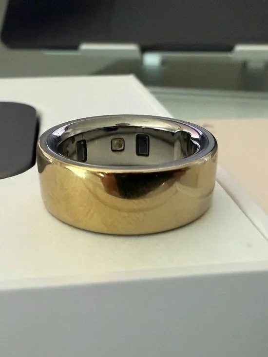 Oura Ring 4 — Size 6 | Ring + Charger & Charging Cable