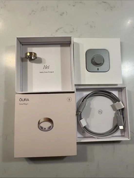 Oura Gold Band Smart Ring — Polished Gold Finish