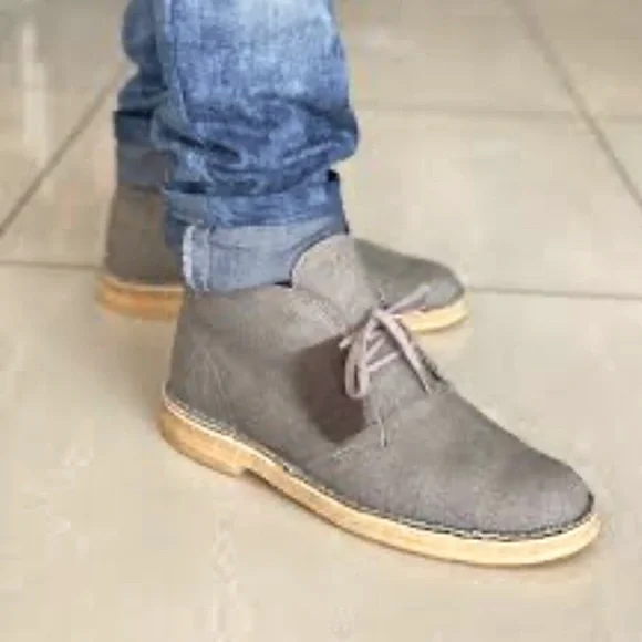 Clark’s gray suede leather chukka boots size 10