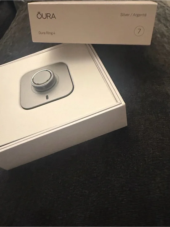 Oura Silver Ring 4 with Charging Dock
