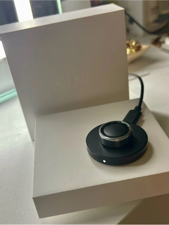 Oura Ring Gen 3 Silver with charger