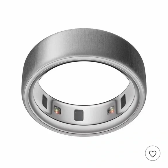 Oura Ring 4— Brushed Silver Smart Wellness Ring w/ Travel Charger