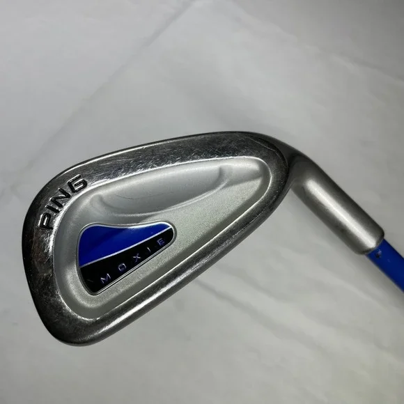 Ping Moxie RH Junior 7-Iron, Y-Flex Ping Moxie graphite shaft,‎ Ping grip.