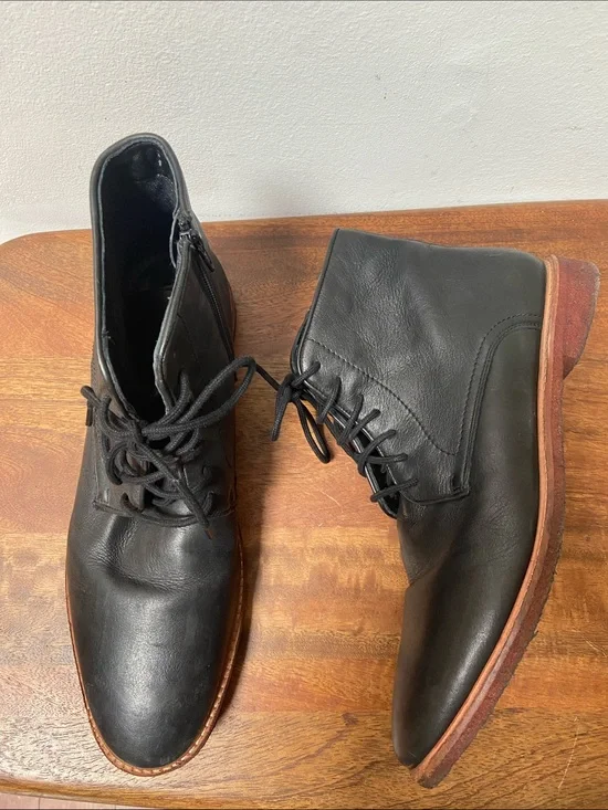 Rustic Asphalt Men's Black Leather Lace-Up Chukka Ankle Boots