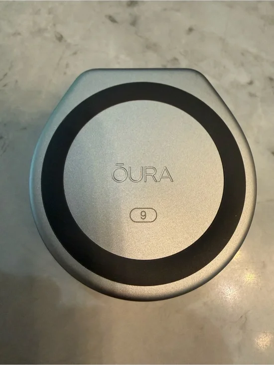 Oura ring 4 Size 9 portable charging case NEW Never used!