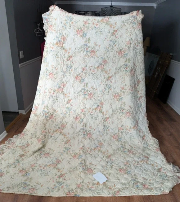 Vintage Burlington floral ruffle bedspread 102 x 88