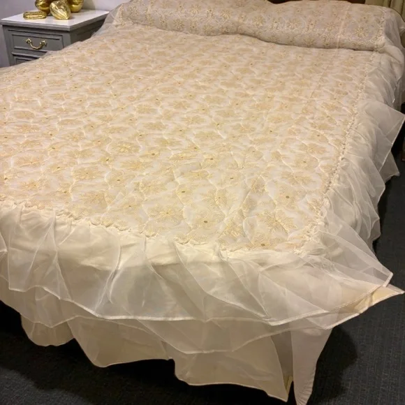 MCM Lush Decor Ruffle Quilt Bedspread Queen Full Geometric Floral White Gold