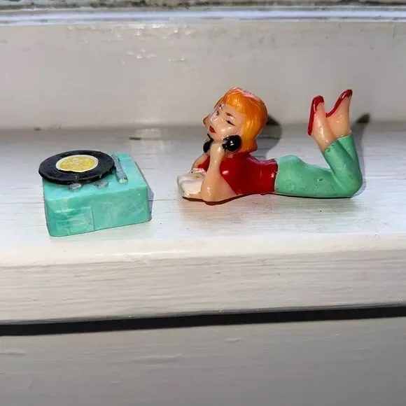 Vintage mid century hard plastic girl on phone with record player‎ cake topper