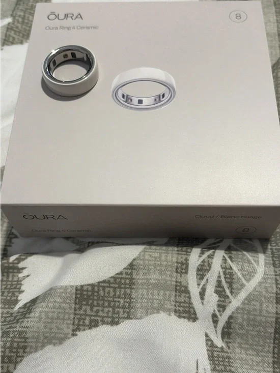 Oura Smart Ring size 8 in Cloud White with Silver Accent