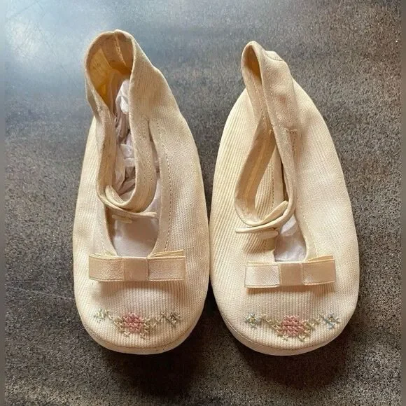 Vintage Baby Girl Shoes Cream Corduroy Button Bows Embroidered 5”