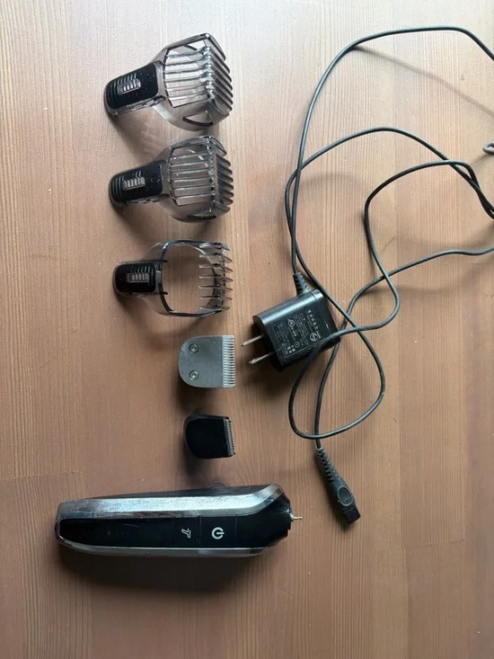 Philips Norelco with 3 Guide Combs and Charger - Black QG3390