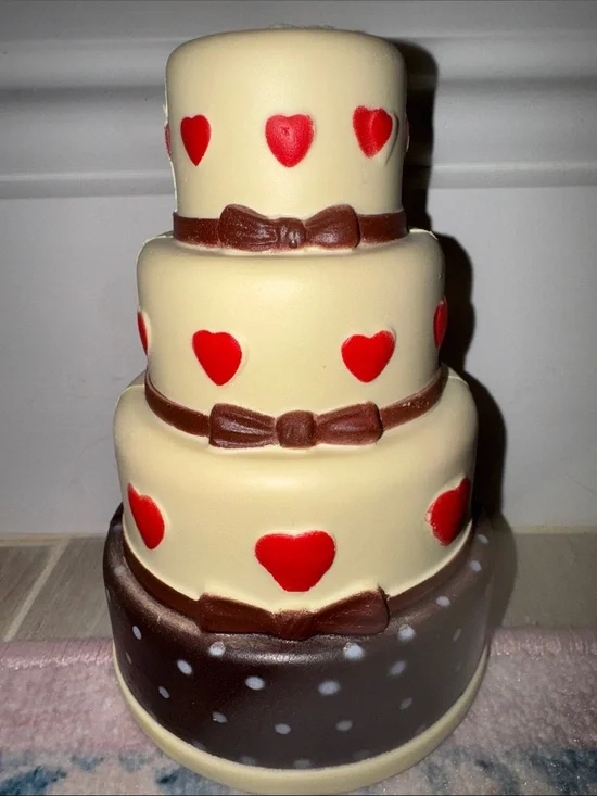 Viral popular cream and Red Heart Tiered cake squishy