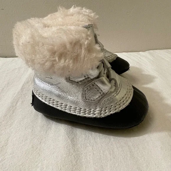 Sorel‎ Baby Size 3 Winter Boots Snow Caribou Silver Fur Lined Infant