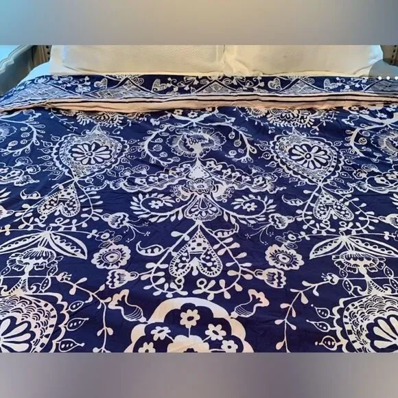 Pottery barn dorm twin Natalia Royal navy white floral cotton stripe duvet cover
