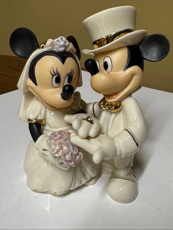 Lenox Disney Showcase Minnie's Dream Wedding figurine cake topper crystal gem