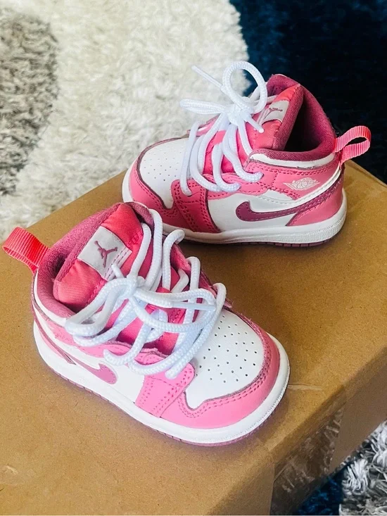 ✨Jordan 1 Mid ‘Valentine's Day’, TD Size 3C✨