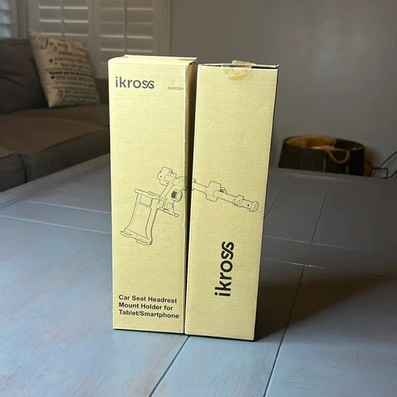 Ilesos Car seat headrest phone holder