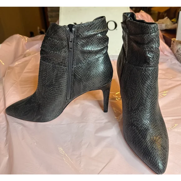 Women's XOXO Charcoal Snakeskin Pointed Toe Ankle Boots Booties