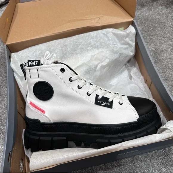 NIB Palladium Booties