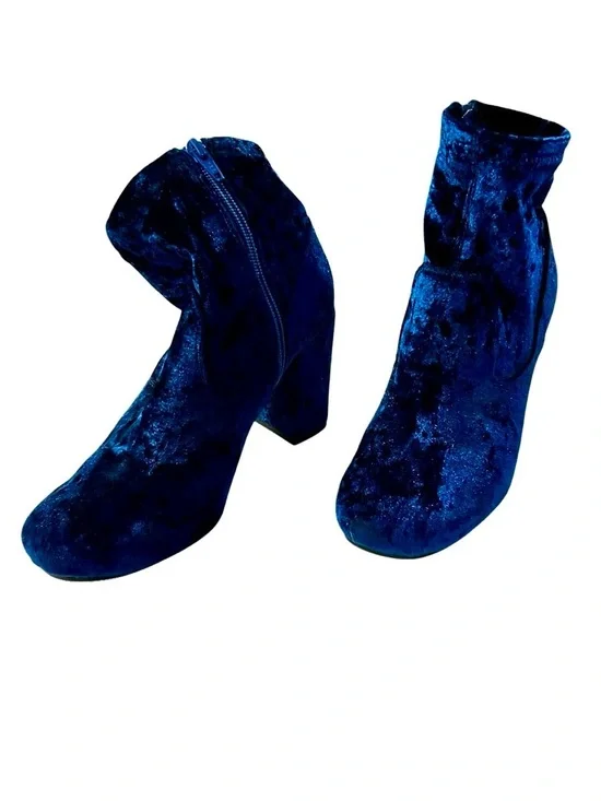 Reza Navy Velvet Ankle Boots Chunky Heel Size 7 and 3” block heel