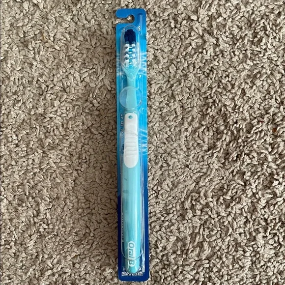 Oral B Crossaction New Blue and‎ White Toothbrush
