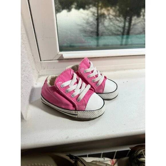 Infant Converse Chuck Taylor All Star Sneakers in Pink! Infant Size 3