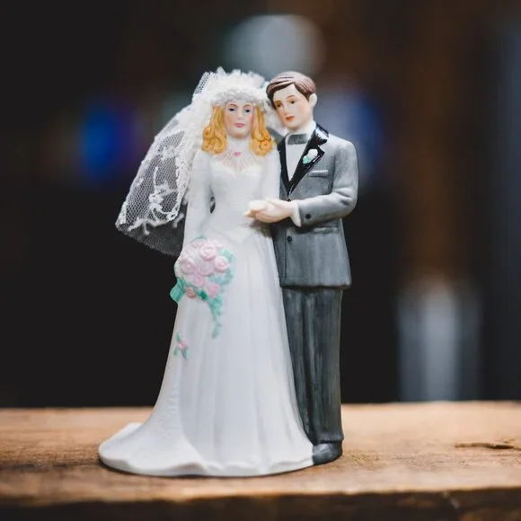 💍🎂 Vintage Classic Wedding Cake Topper – Figurine Decorative Accent 💍🎂