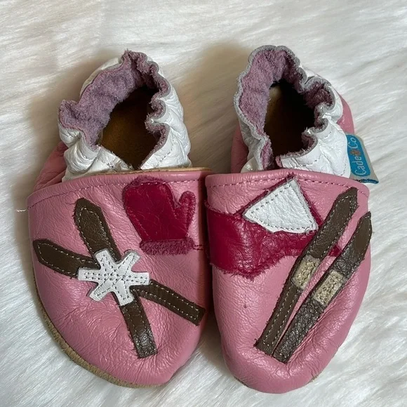 Cade & Co Ski Patrol Pink Leather Soft Suede Sole Shoes