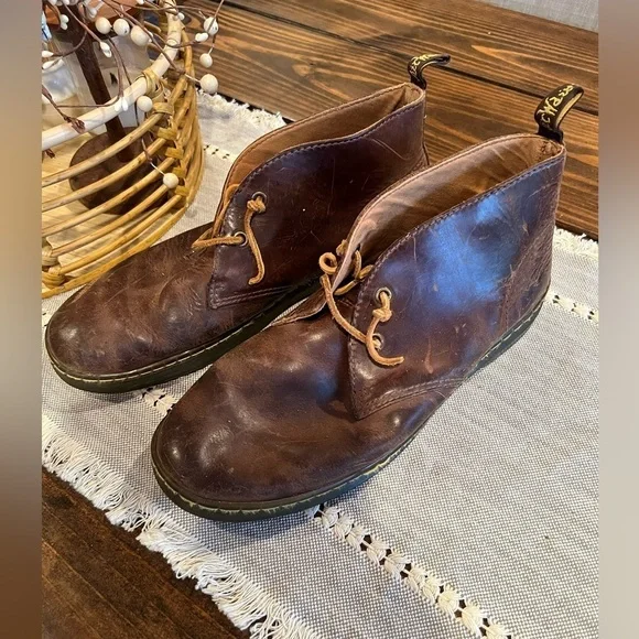 Dr. Martens Cabrillo Brown Leather Men's Shoes, size 11, preowned condition.