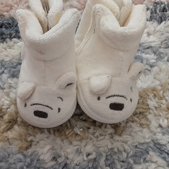 💥3/$24 Classic Pooh Soft Cream Crib‎ Shoes