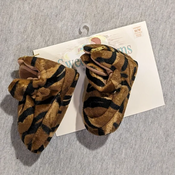 NEW Sweet Dreams Snuggies by Baby Deer Tiger Stripe Zip-up Booties Med 6-12m