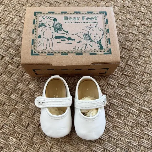 Vintage Bear Feet Baby Girl White Mary Jane Shoes Size 2
