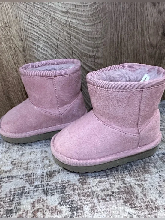 baby Pink fuzzy Boots