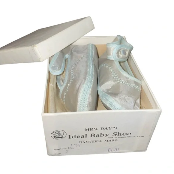 Vintage Mrs. Day’s Ideal Baby Shoes In Original Box- Blue