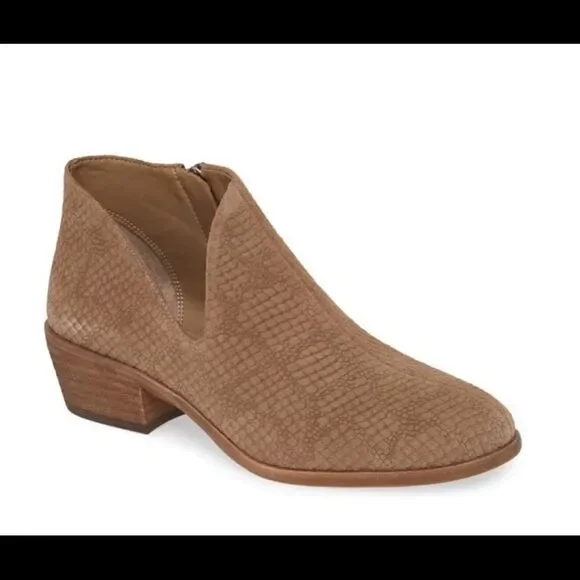 NEW Vince Camuto Phendra embossed booties 8.5