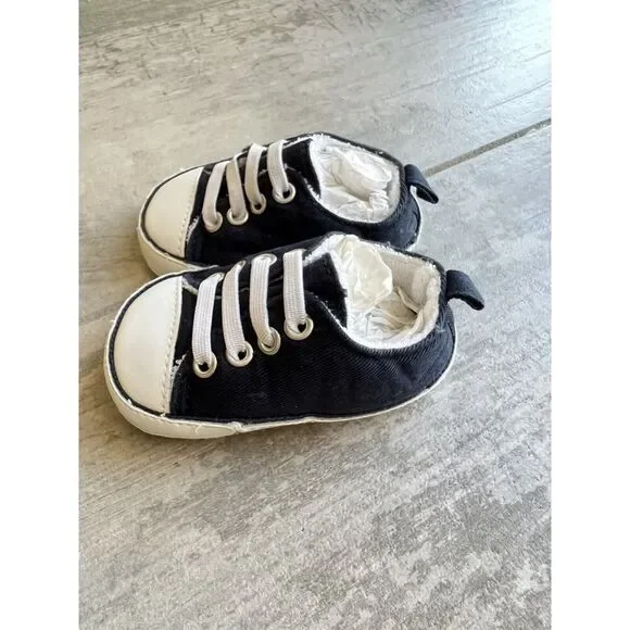 OLD NAVY Baby Boy Navy Soft Sole Crib Shoes Sneakers NEW Size 3 6-12m Slip on