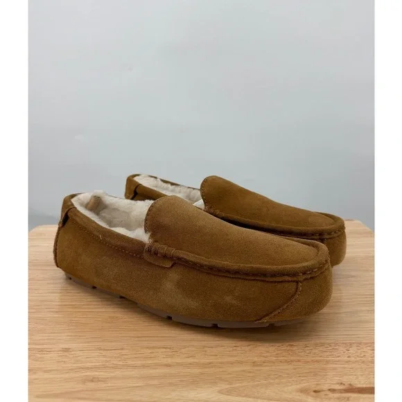 NEW Koolaburra by UGG Tipton Mens Chestnut Suede Moccasin Slippers Faux Fur US 9