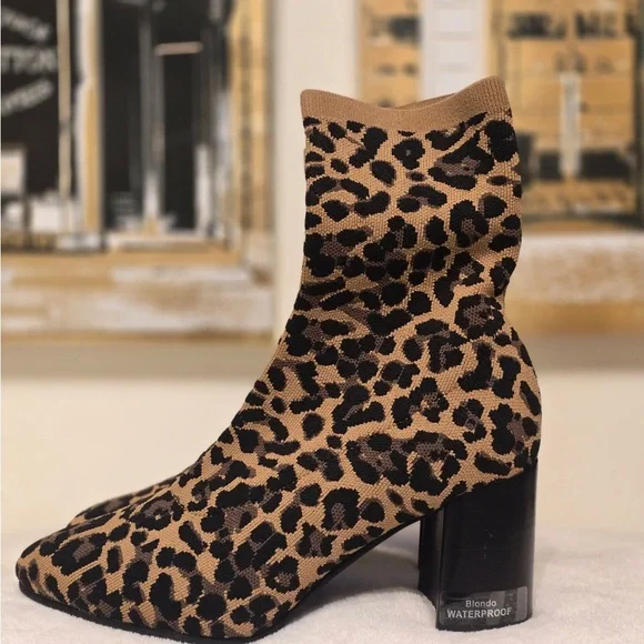 Blondo Leopard Knit Sock Booties with Block Heel - Tan/Black NWT Women’s US 7
