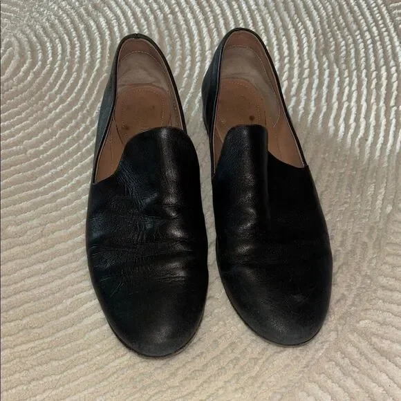 Lewit Black Loafers Classic Slip-On Design