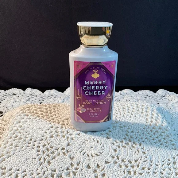 Bath & Body‎ Works Merry Cherry Cheer Body Lotion 8 fl oz Holiday