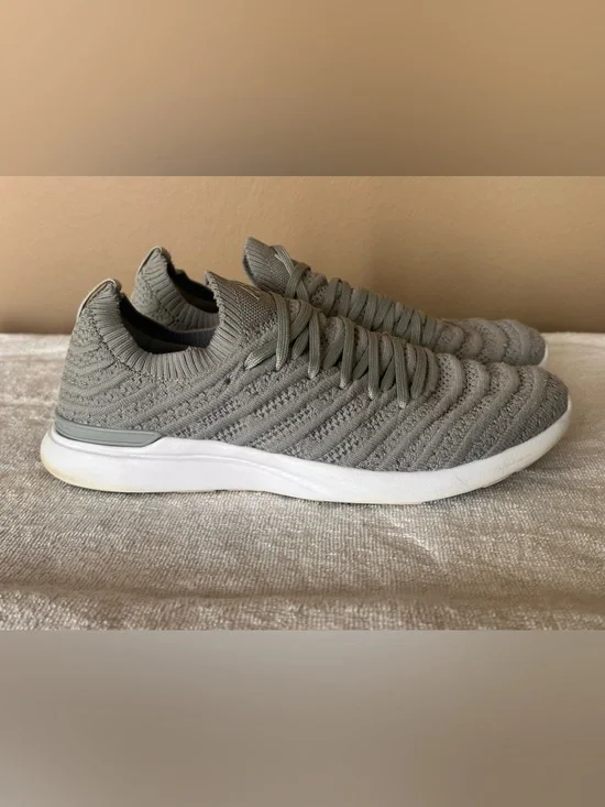 🌟 APL TechLoom Wave Women’s Sneakers - Size 8 - Gray Knit Athletic Shoes 🌟