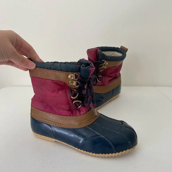 Girl’s‎ Sherpa lined rubber soles lace up boots size 2