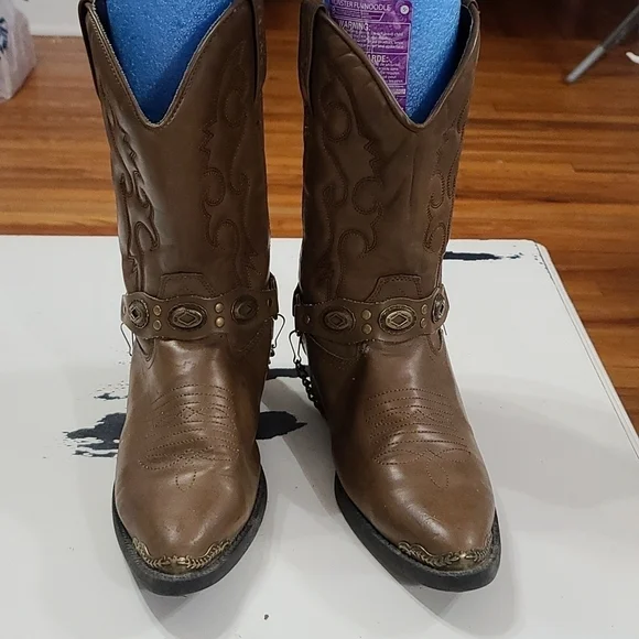 Laredo Girls?‎ YOUTH Boots Brown Faux Leather Chain Medallion Accents Sz 5.5 GUC