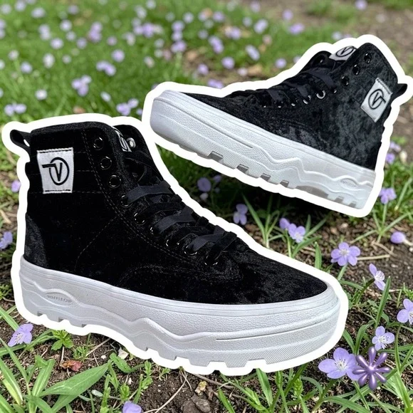 NWOT VANS Sentry WC Crushed Velvet Platform Sneakers | Black | Womens | 6.5‎