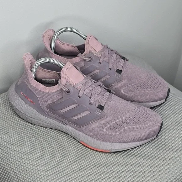 Adidas Women's Ultra Boost 22 / Mauve Purple/‎ GX5586 Lace Up / Womens Size 8