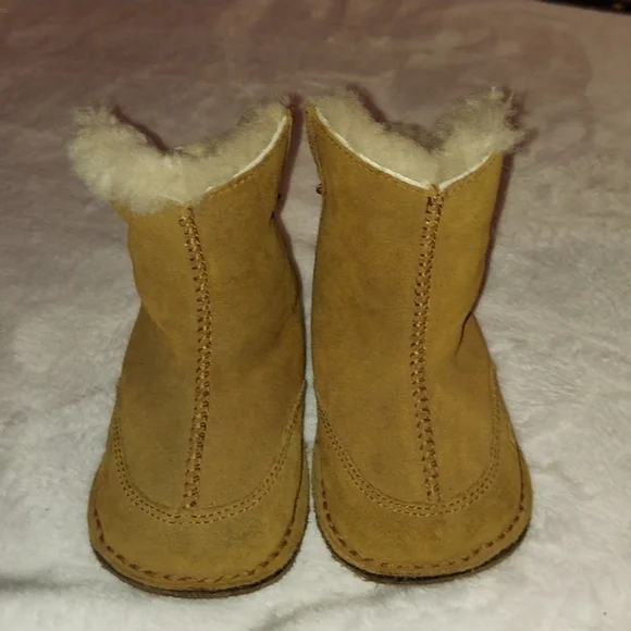 UGG  Medium kids