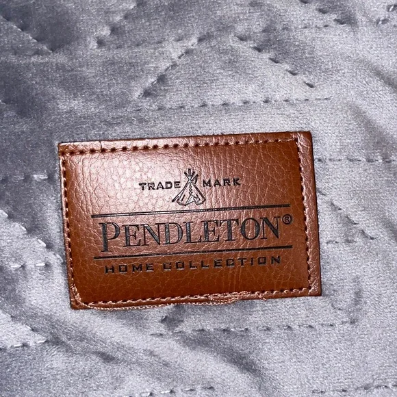 Pendleton heavyweight Gray Quilted Zippered Twin Duvet Cover