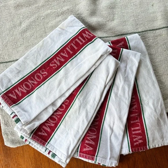 Williams Sonoma Red and Green Kitchen Towels​