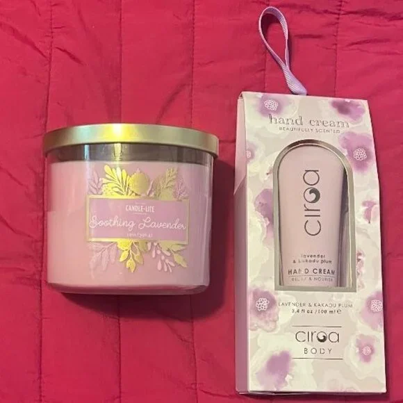 NEW RELAXATION SET WITH 14OZ LAVENDER CANDLE & 3.4 FL OZ NOURISHING CREAM LOTION
