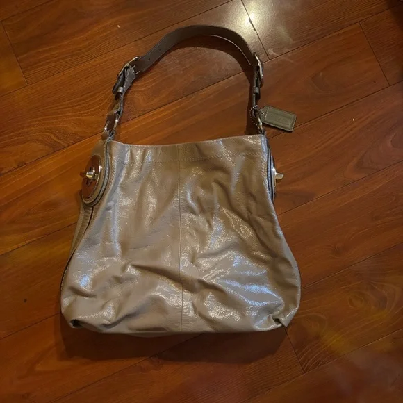 Coach Peyton Crushed Patent Leather Hobo Bag Purse 19755 Taupe